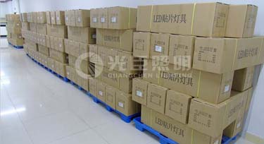 LED護(hù)欄管凌晨3點(diǎn)裝貨，專車直達(dá)貴州!