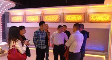 工程商帶上地方領(lǐng)導(dǎo)來光臣照明實地考察