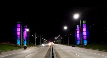 常洪隧道口夜景亮化提升，廢棄立柱“華麗變身”